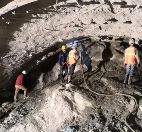 鲤城隧道拱顶带模注浆料，微膨胀注浆料的特点及施工工艺